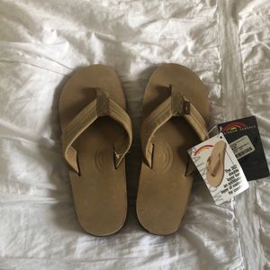 Men’s NWT Rainbow Flip flops - size S (7-8).